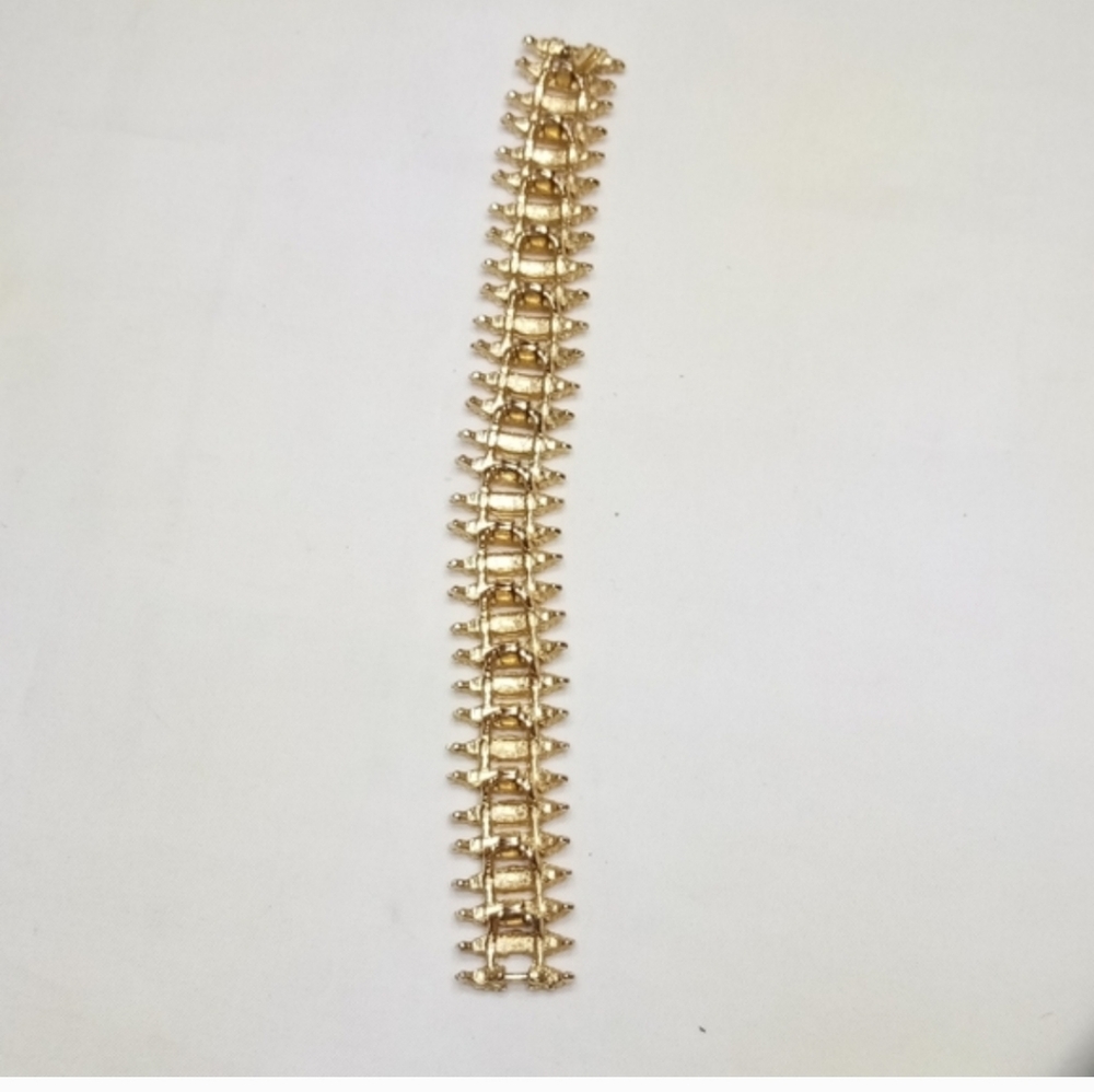Avon Gold Tone Starflower Link Textured 7" Bracelet - Picture 5 of 7